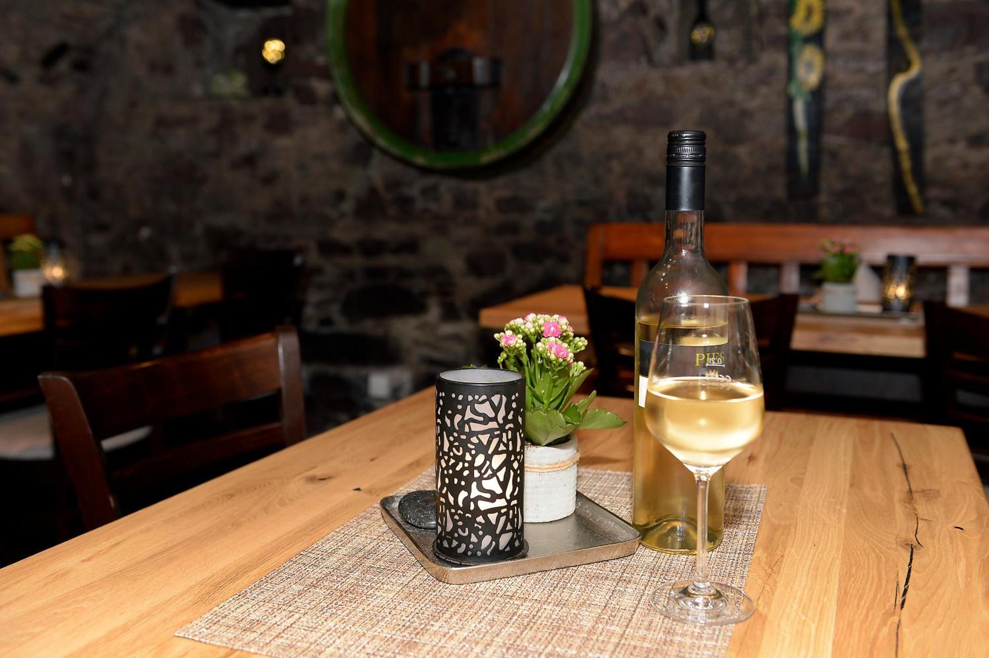 Wein- Und Gaestehaus M. Bai Mesenich Bagian luar foto