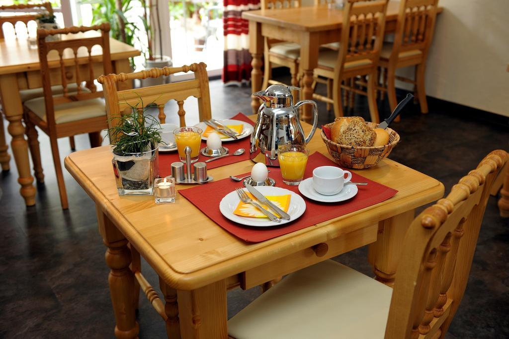 Wein- Und Gaestehaus M. Bai Mesenich Bagian luar foto